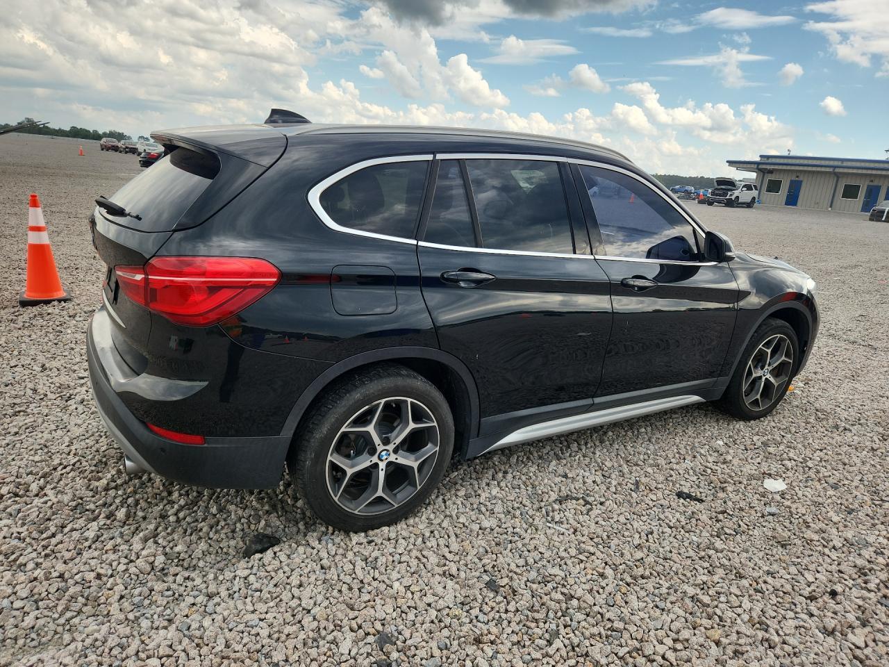 2017 BMW X1 xDrive28I - zdjęcie 3