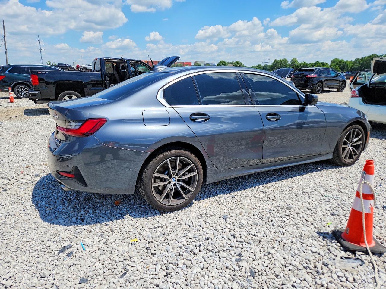 2021 BMW 330Xi - zdjęcie 3