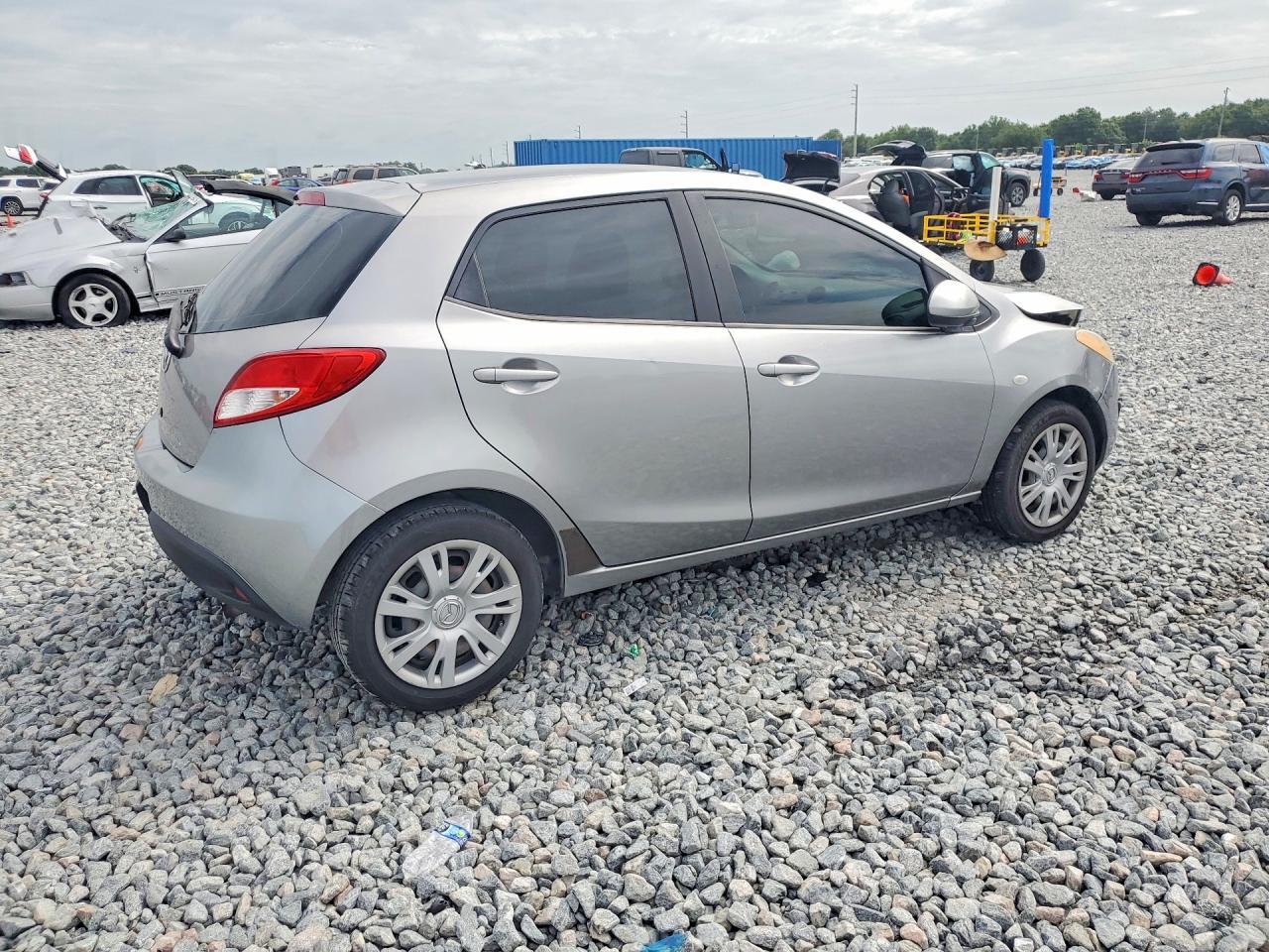 2014 Mazda Mazda2 Sport - zdjęcie 3