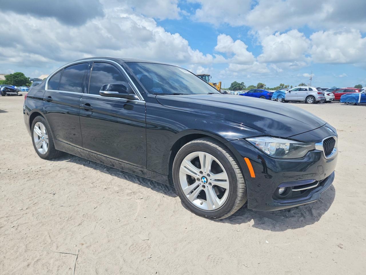 2017 BMW 330 I - zdjęcie 4