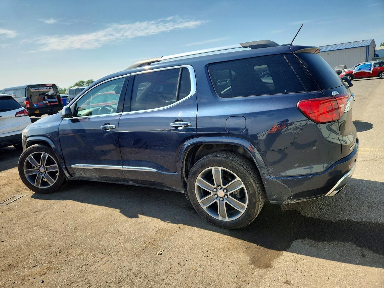 2018 GMC Acadia Denali - zdjęcie 2