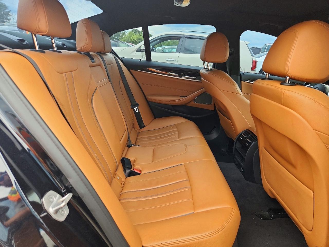 2021 BMW Seria 5 530i - zdjęcie 10