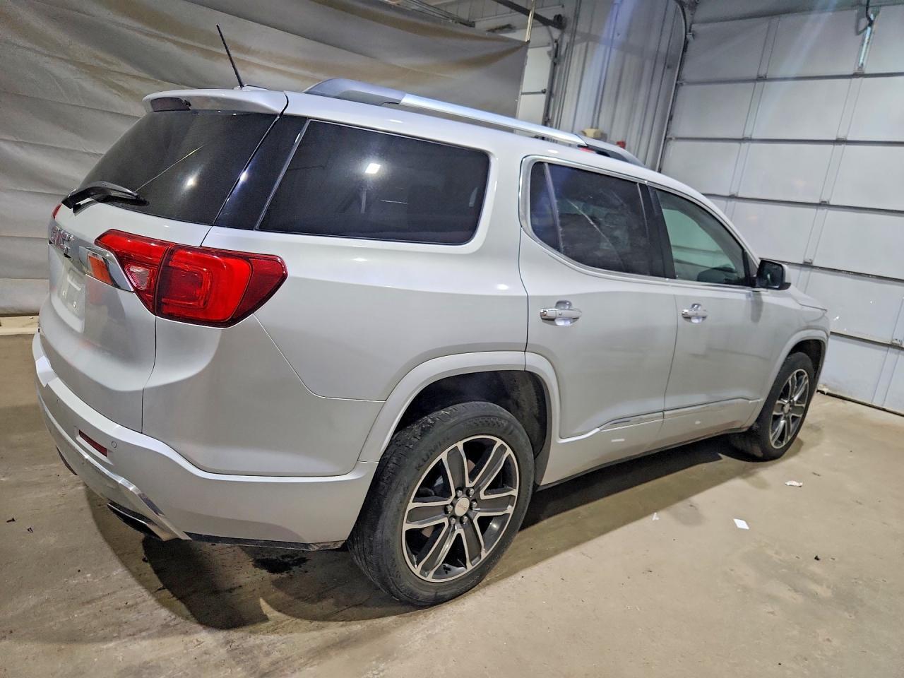 2019 GMC Acadia Denali - zdjęcie 3