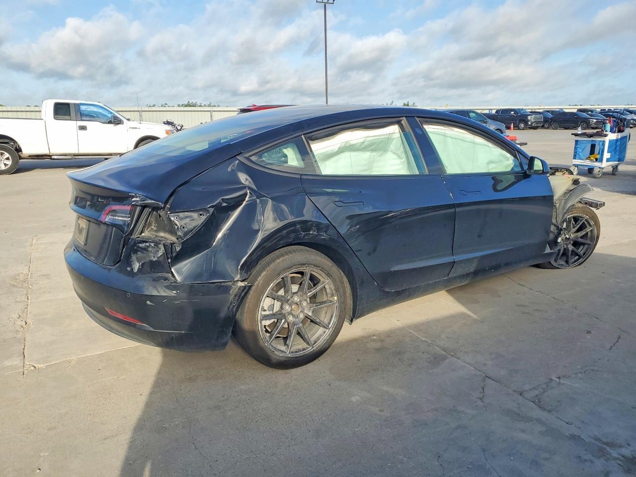 2021 Tesla Model 3 - zdjęcie 3