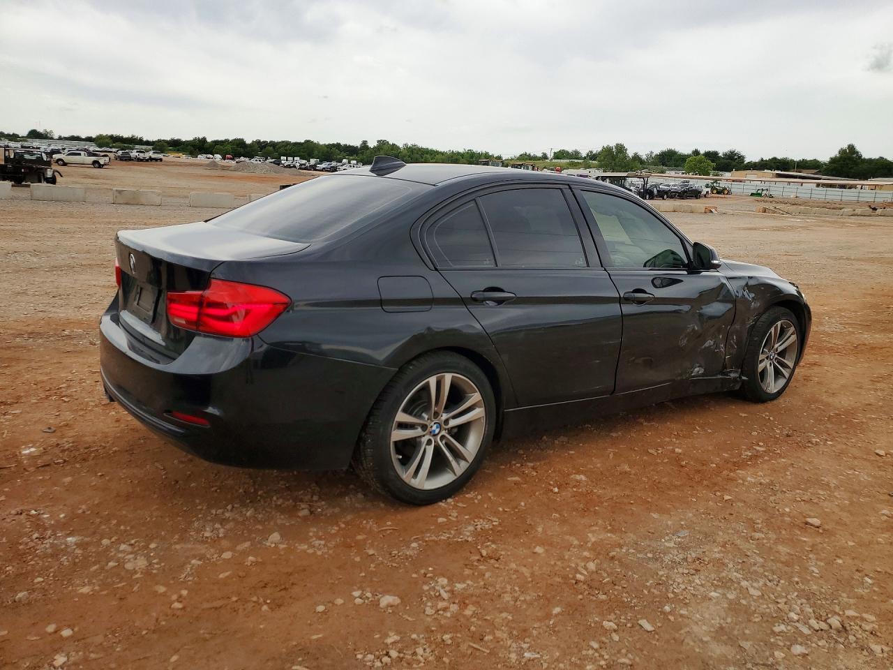 2018 BMW 330 I - zdjęcie 3