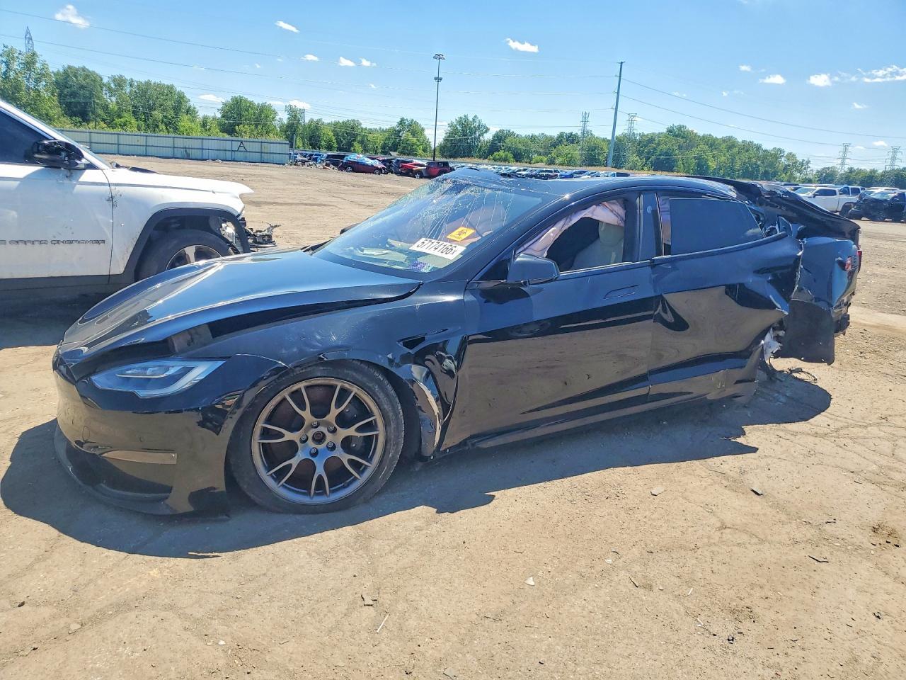 2021 Tesla Model S - zdjęcie główne