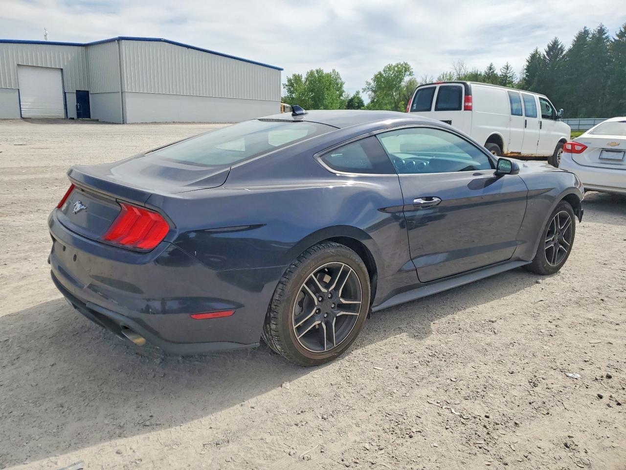 2021 Ford Mustang - zdjęcie 3