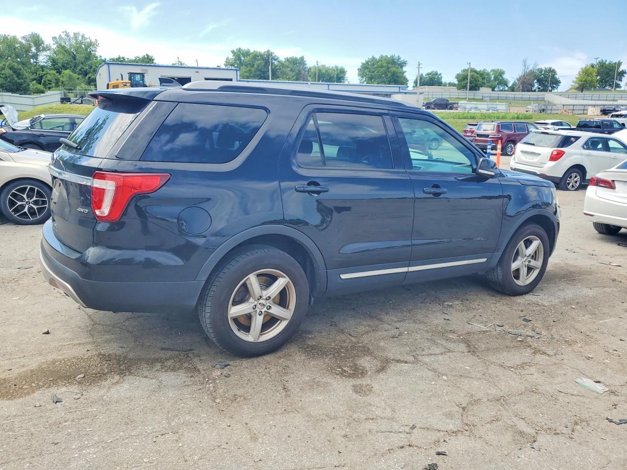 2017 Ford Explorer Xlt - zdjęcie 3