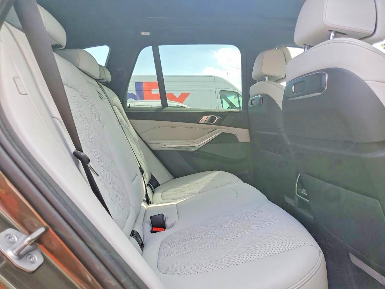 2025 BMW X5 xDrive40I - zdjęcie 11