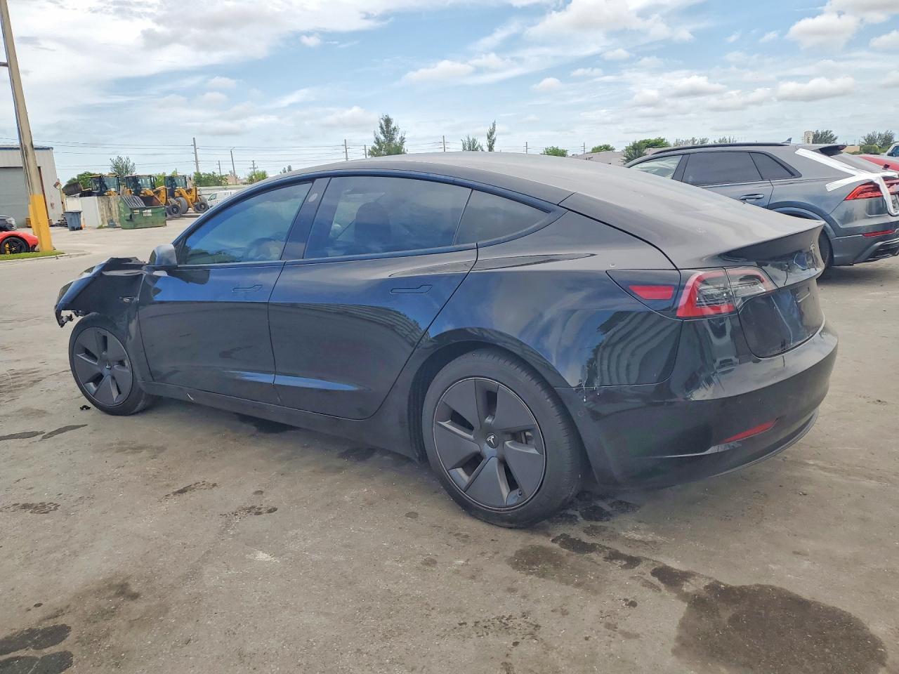 2021 Tesla Model 3 - zdjęcie 2