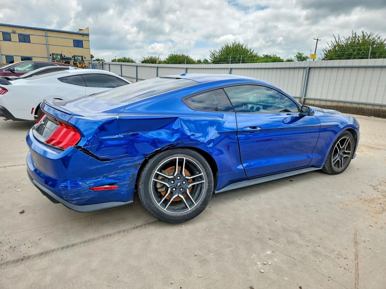 2018 Ford Mustang - zdjęcie 3