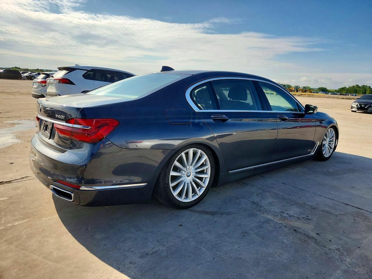 2016 BMW 740 I - zdjęcie 3
