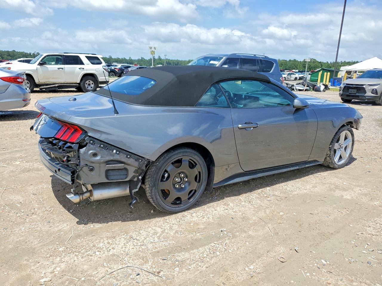 2026 Ford Mustang - zdjęcie 3