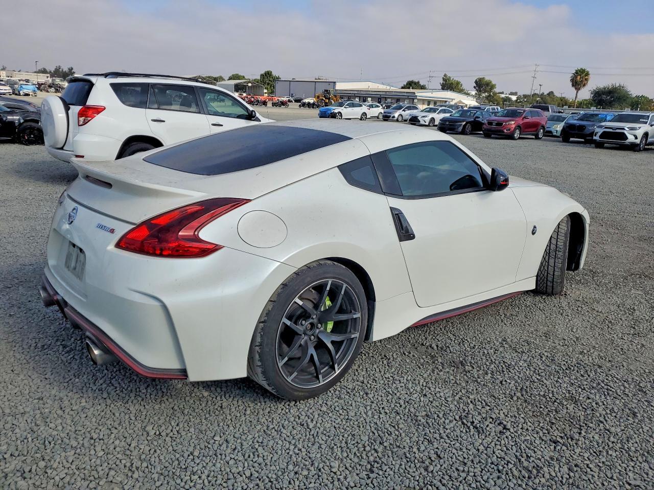 2017 Nissan 370Z Nismo - zdjęcie 3
