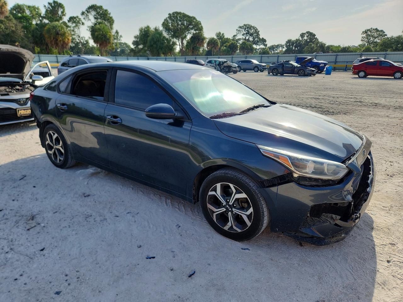 2019 Kia Forte Lxs - zdjęcie 4