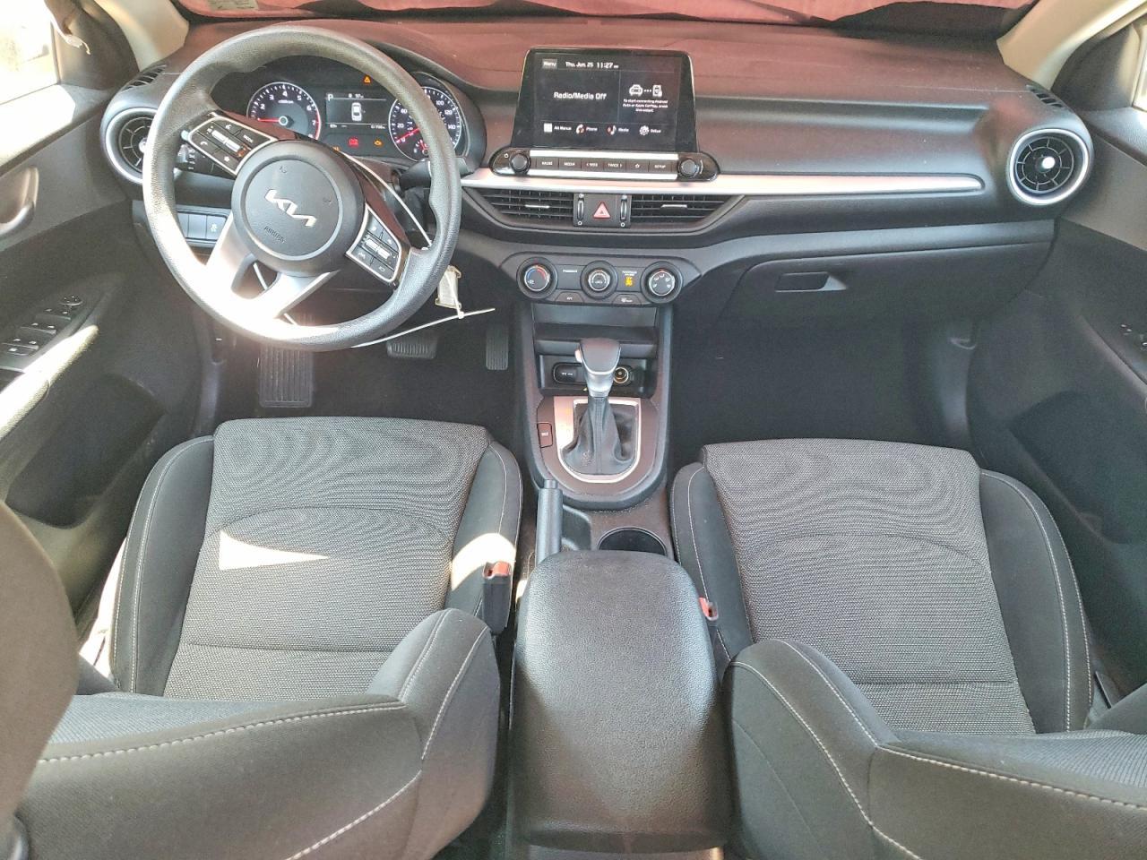 2023 Kia Forte Lxs - zdjęcie 8