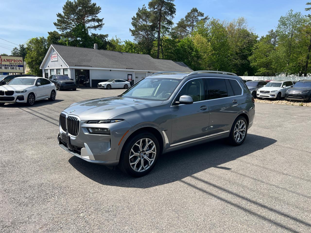 2024 BMW X7 xDrive40I - zdjęcie 2