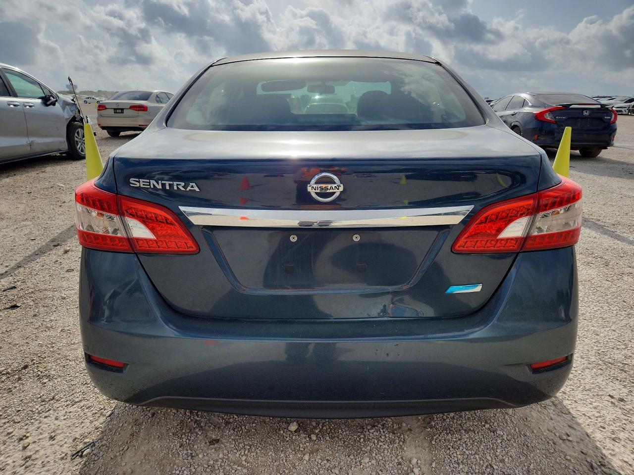 2014 Nissan Sentra S - zdjęcie 6