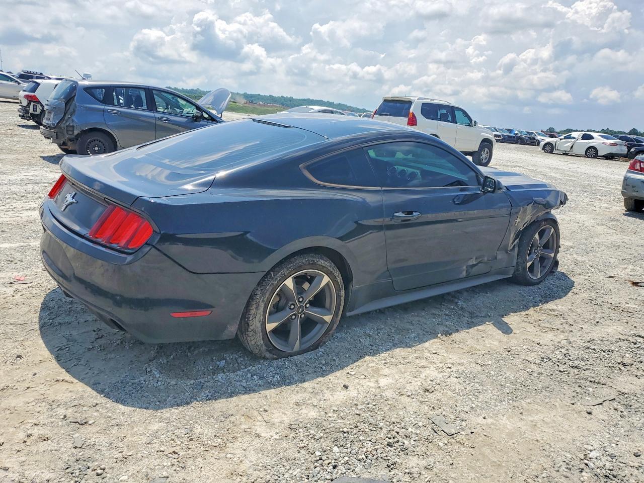2015 Ford Mustang - zdjęcie 3