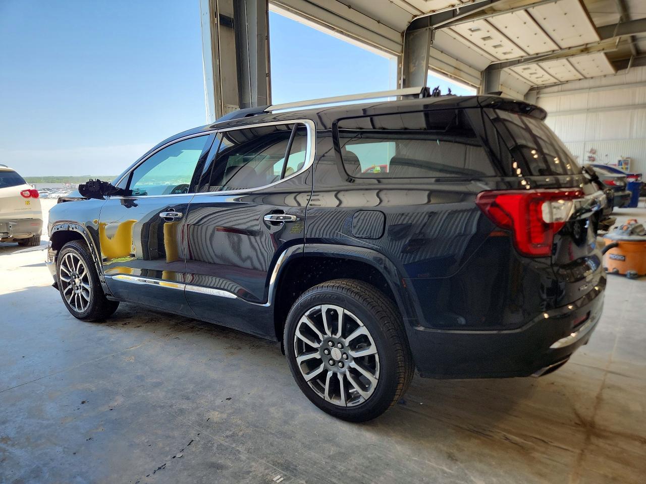 2020 GMC Acadia Denali - zdjęcie 2
