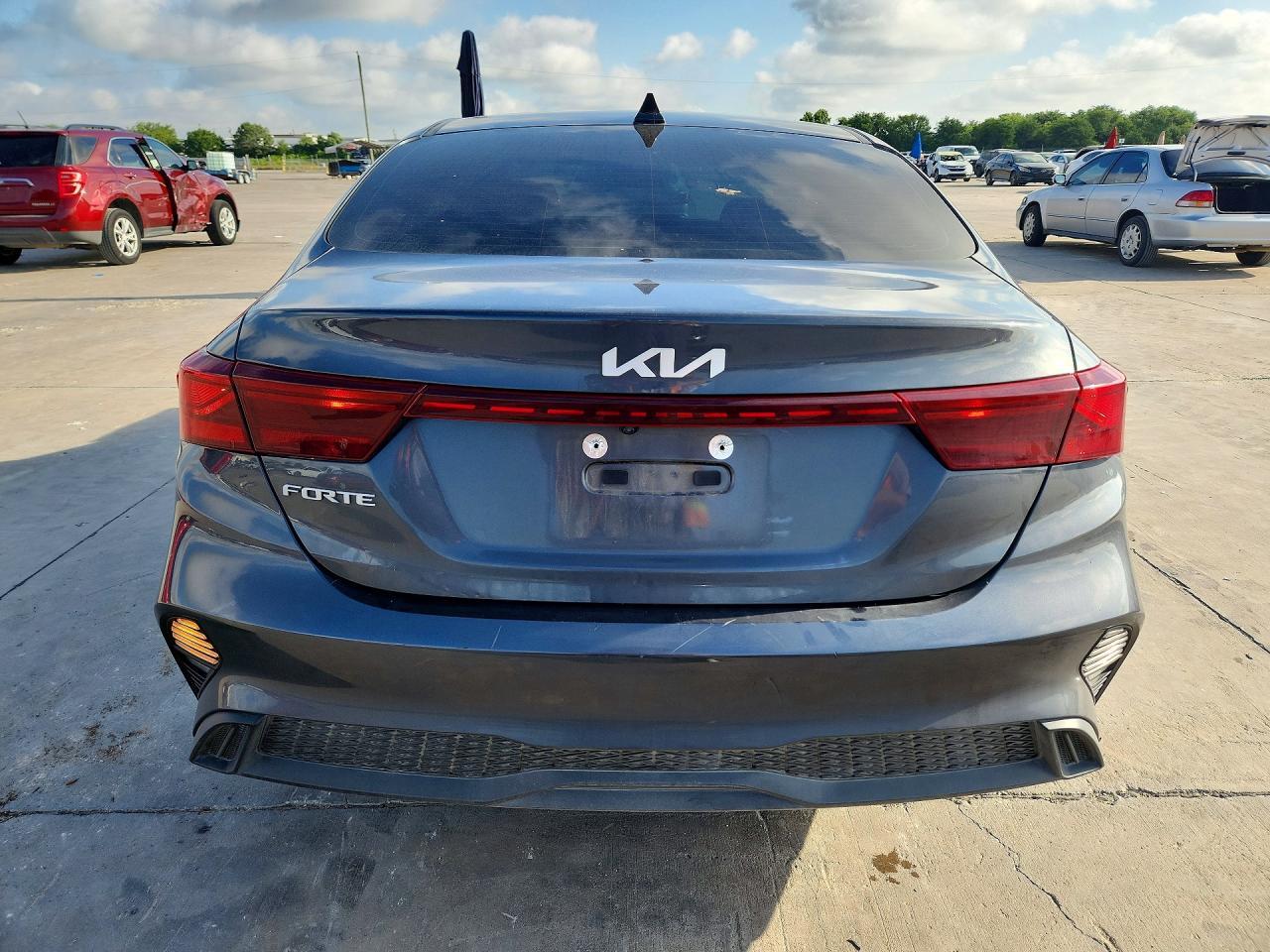 2023 Kia Forte Lxs - zdjęcie 6