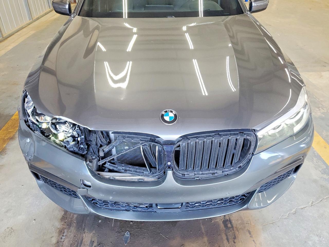 2019 BMW 740 I - zdjęcie 11