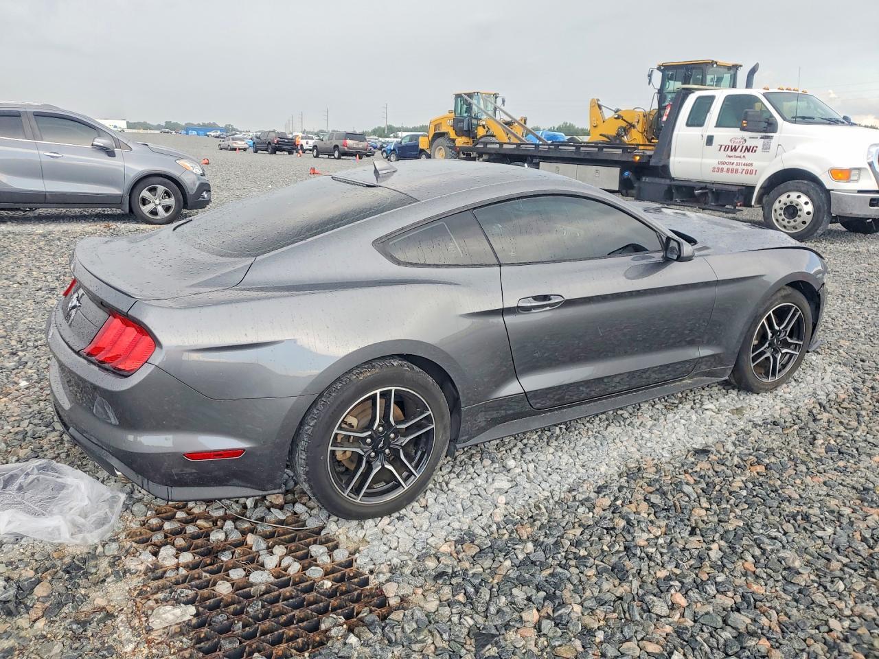 Ford Mustang - zdjęcie 3