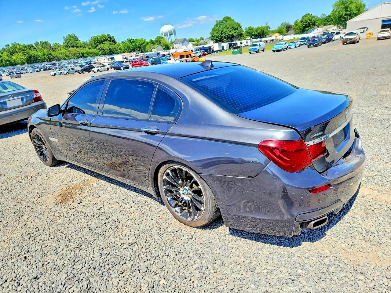 2013 BMW 750 Lxi - zdjęcie 2