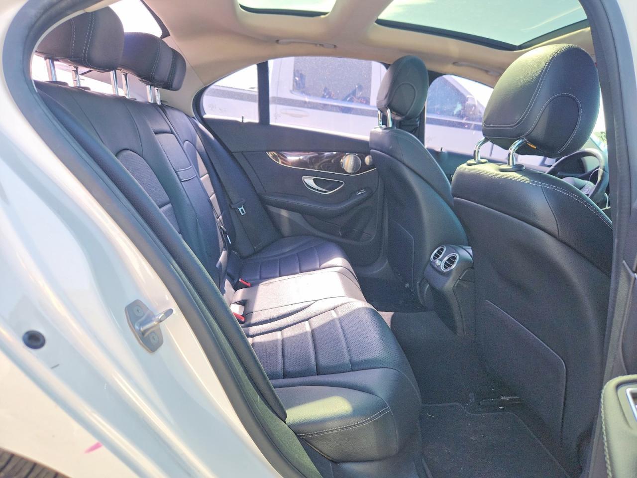 2017 Mercedes-Benz C 300 4Matic - zdjęcie 10