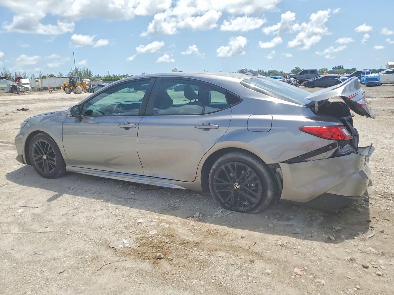 2025 Toyota Camry Se - zdjęcie 2