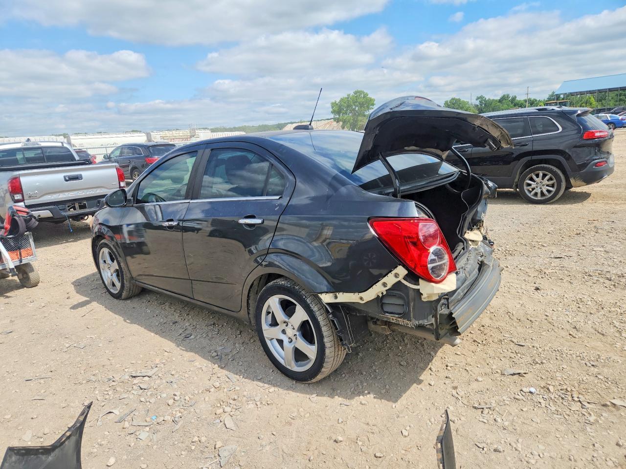 2015 Chevrolet Sonic Ltz - zdjęcie 2