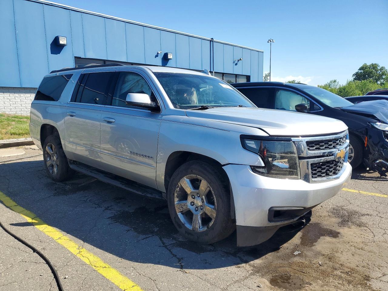 2018 Chevrolet Suburban K1500 Ls - zdjęcie 4