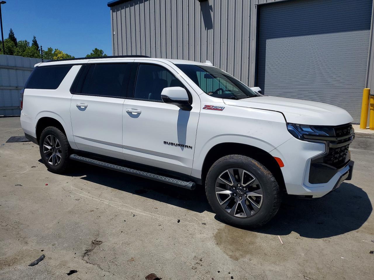 2021 Chevrolet Suburban K1500 Z71 - zdjęcie 4