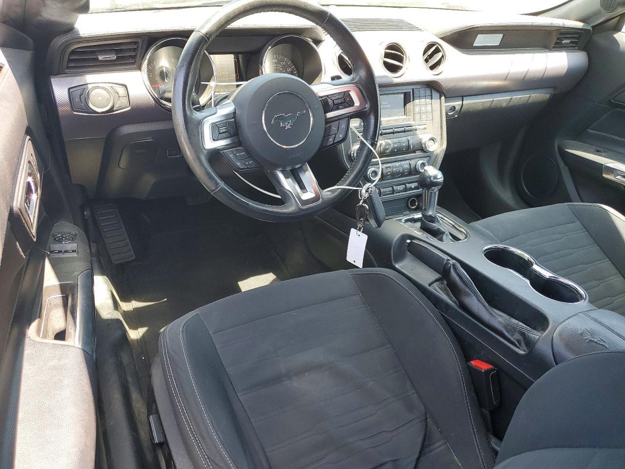 2016 Ford Mustang - zdjęcie 8