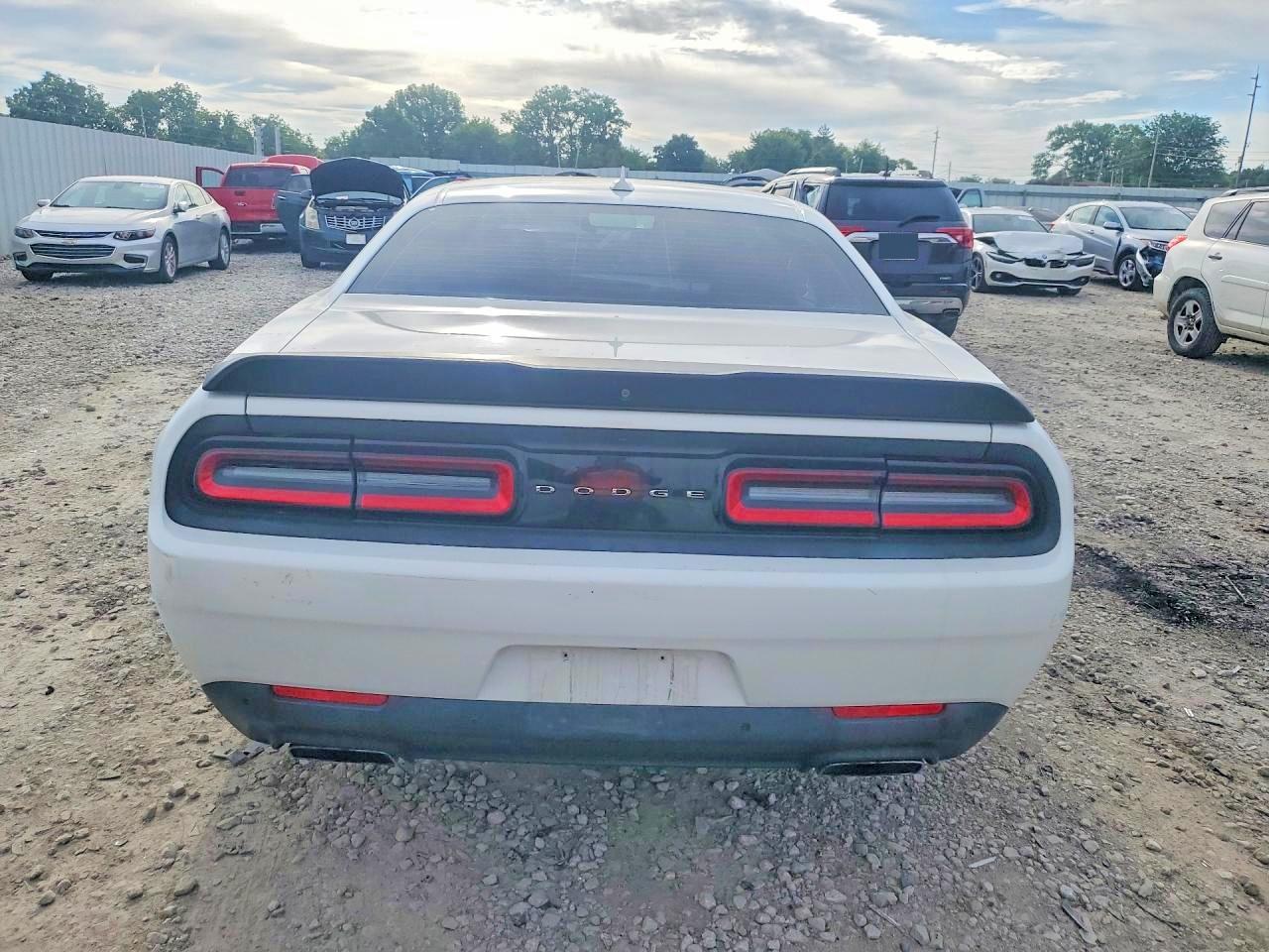 2016 Dodge Challenger R - zdjęcie 6
