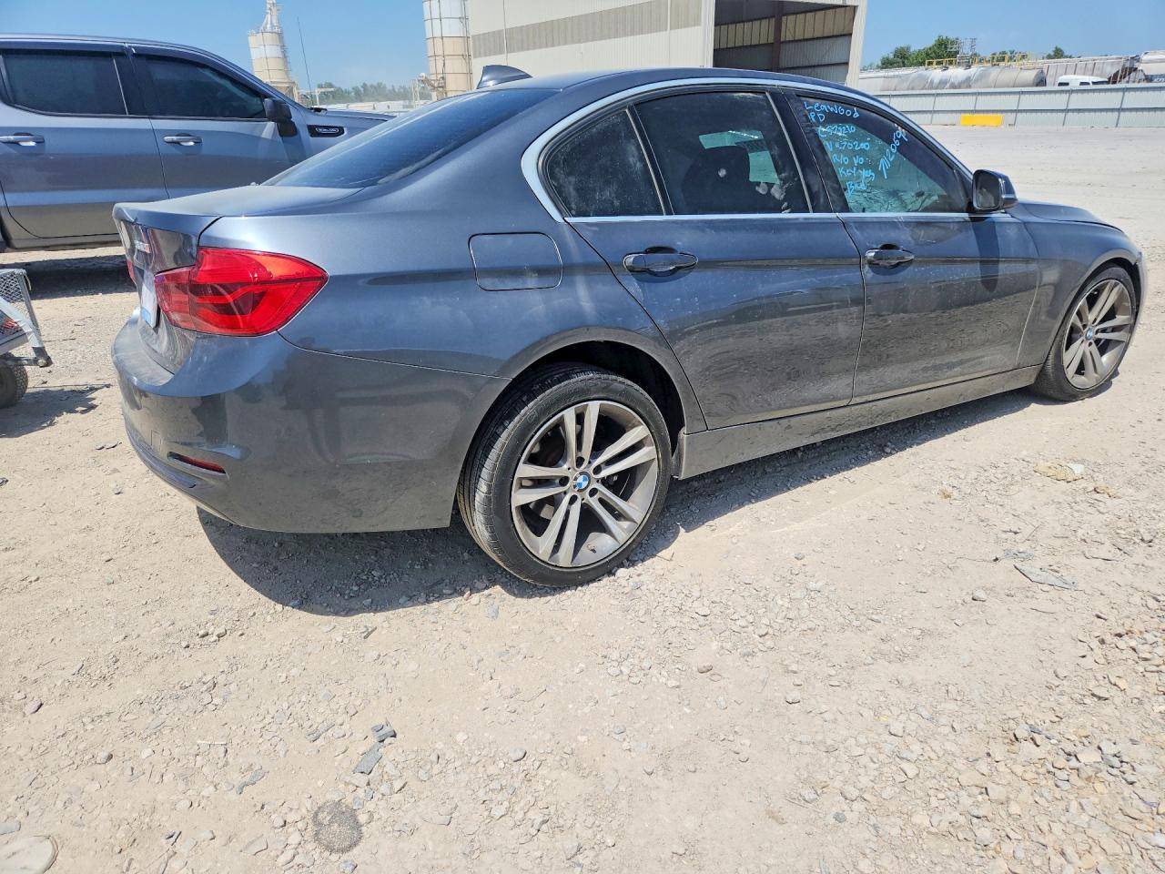 2018 BMW 330 Xi - zdjęcie 3