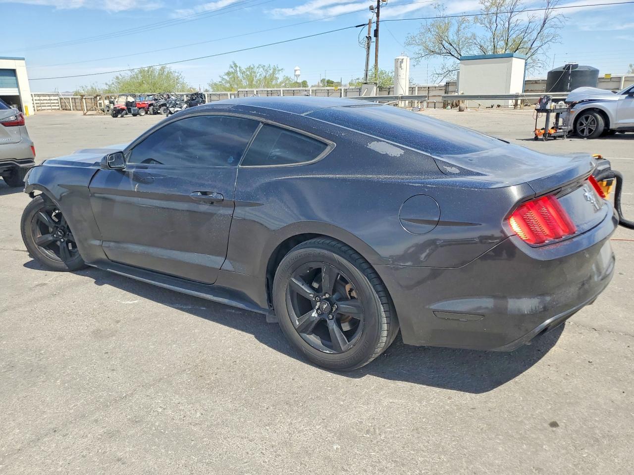 2016 Ford Mustang - zdjęcie 2