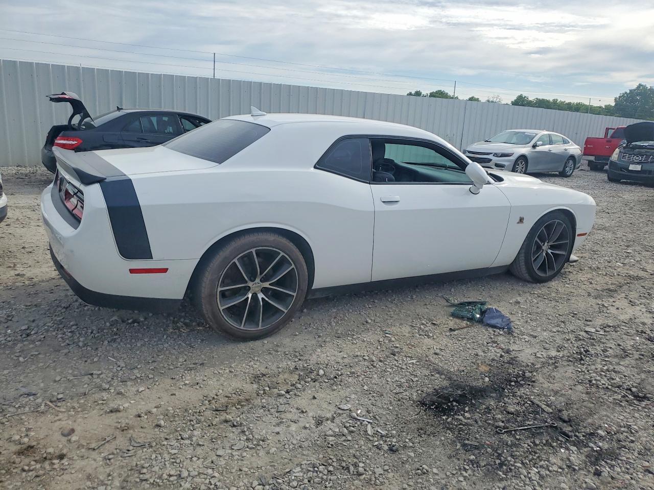2016 Dodge Challenger R - zdjęcie 3