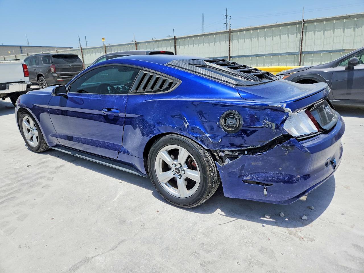 2015 Ford Mustang - zdjęcie 2