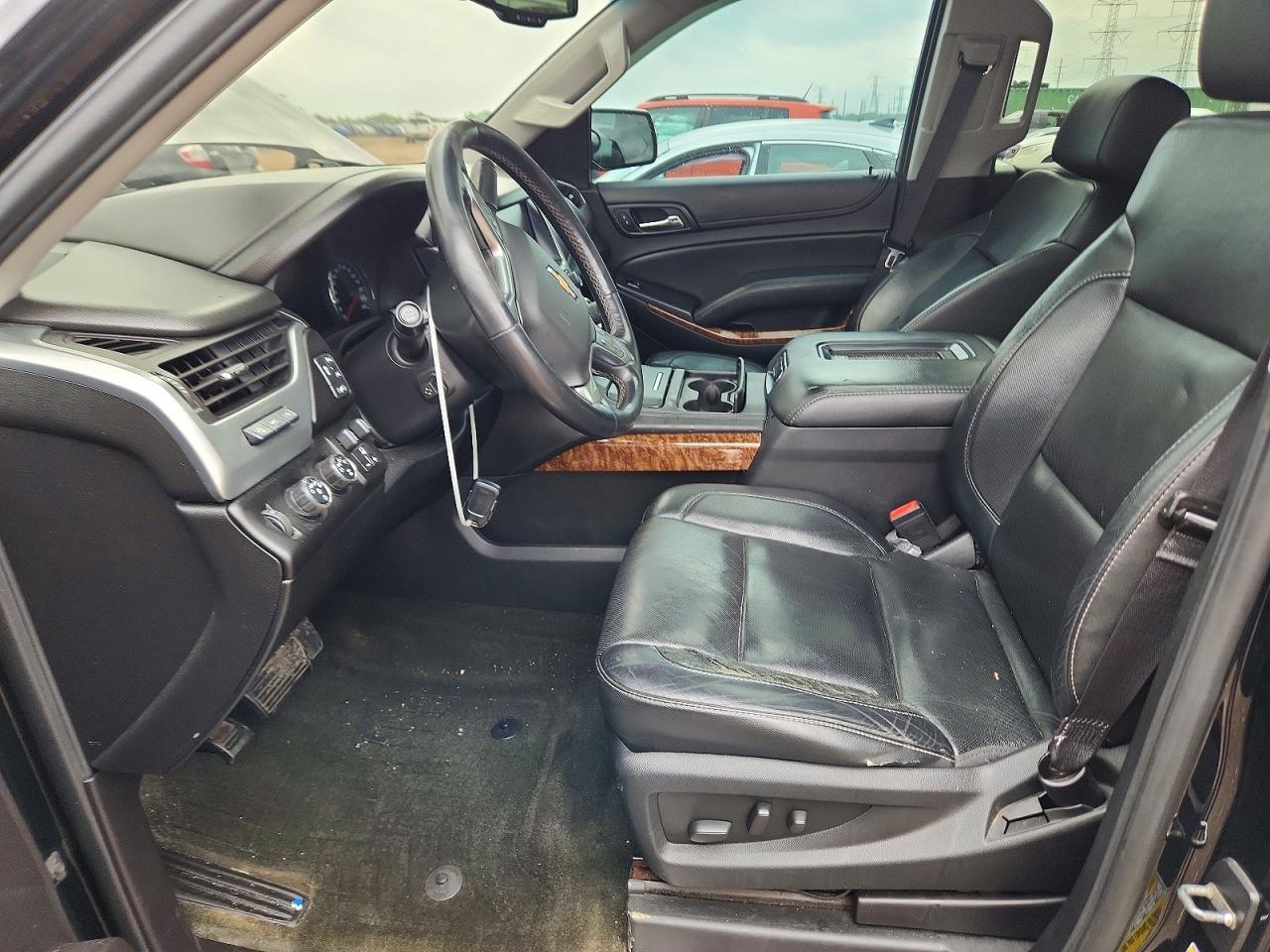 2016 Chevrolet Suburban - zdjęcie 7