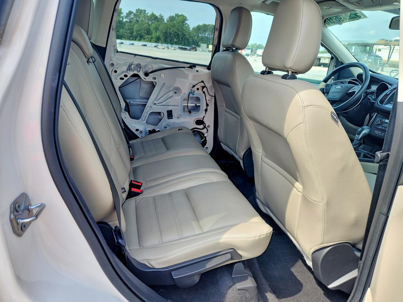 2019 Ford Escape 4D - zdjęcie 11
