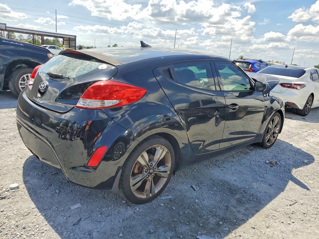 2016 Hyundai Veloster Base - zdjęcie 3
