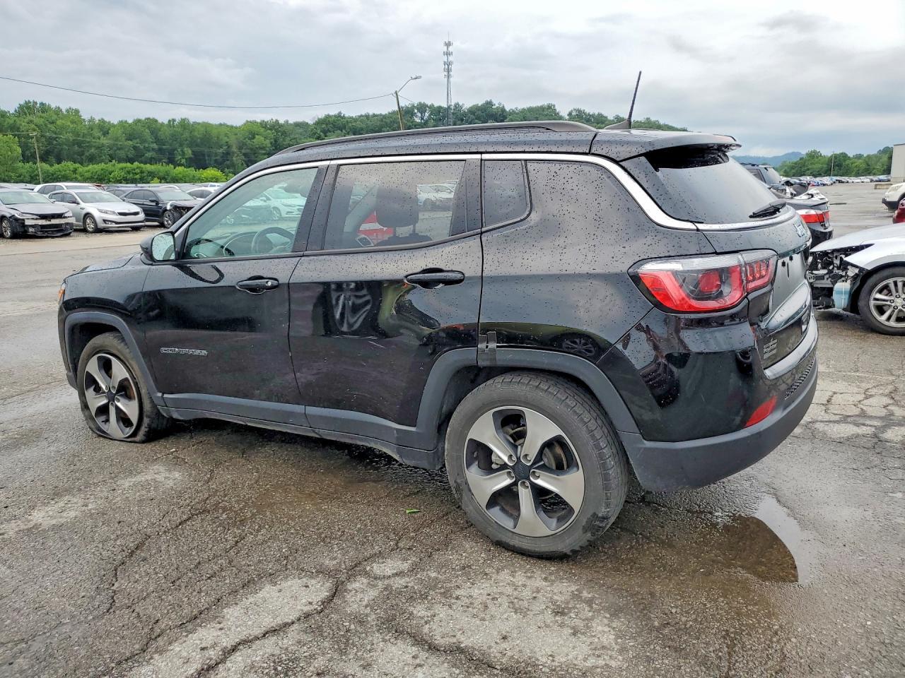 2018 Jeep Compass Latitude - zdjęcie 2