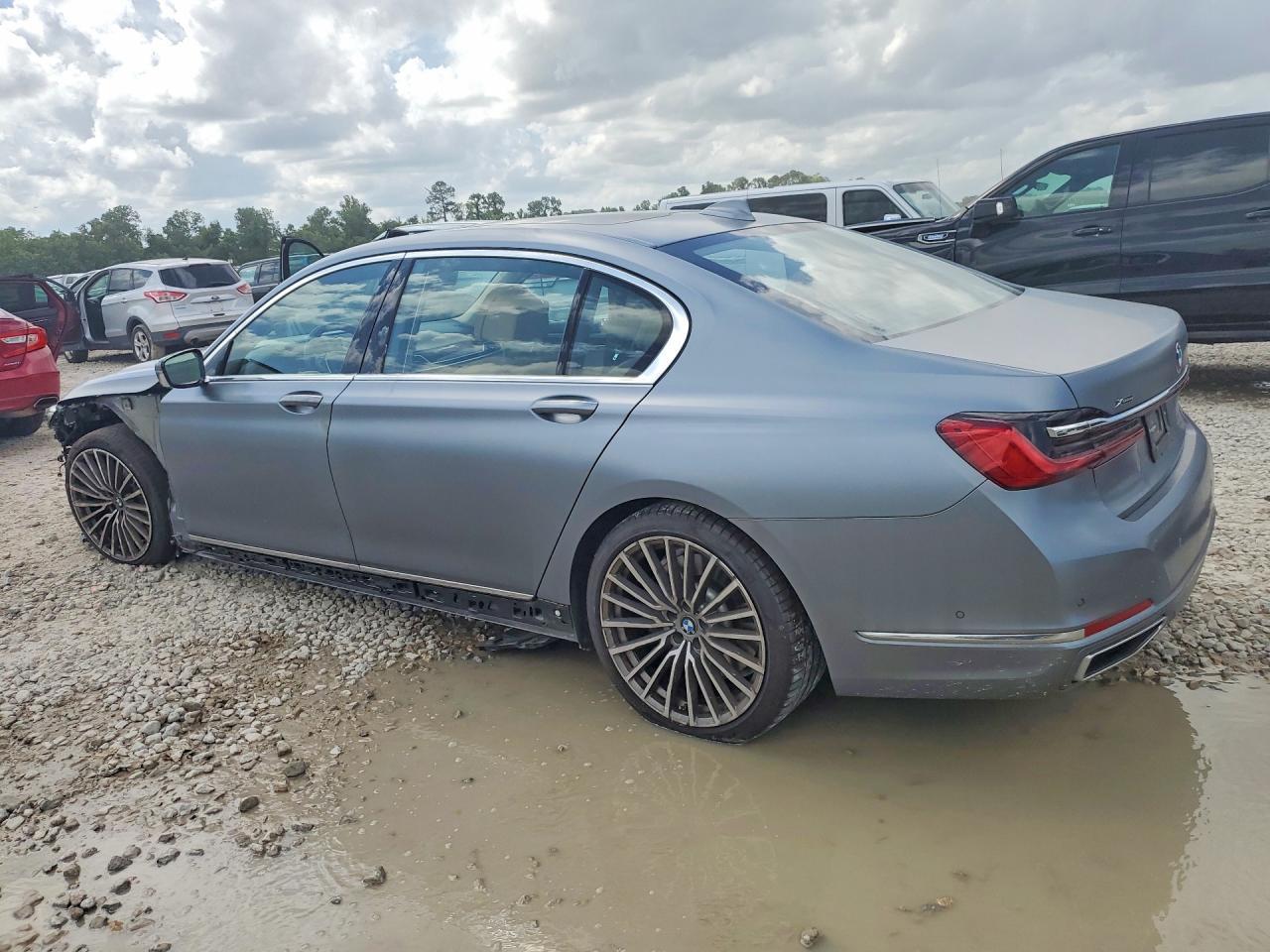 2022 BMW 750 Xi - zdjęcie 2