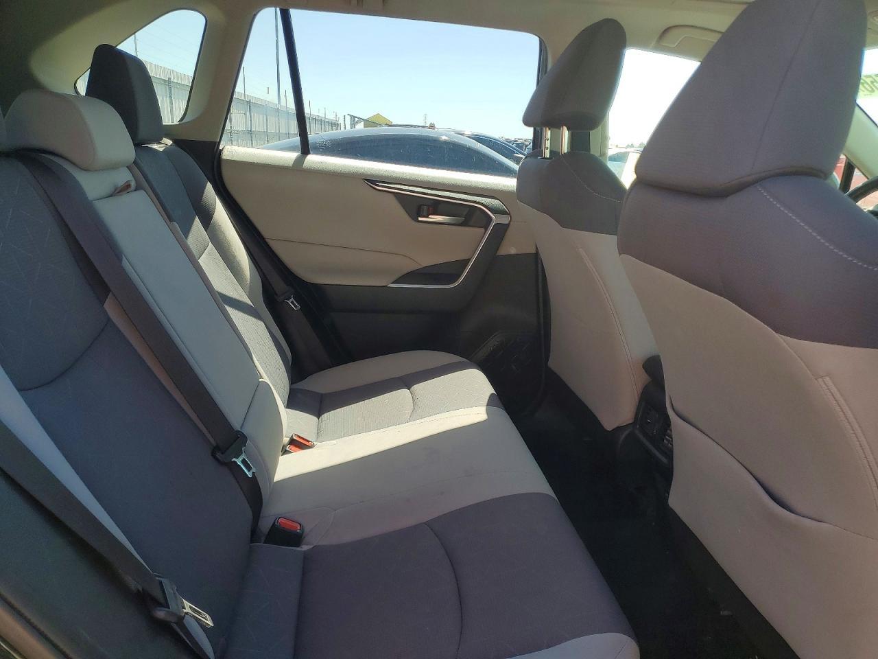 2019 Toyota Rav4 Xle - zdjęcie 11