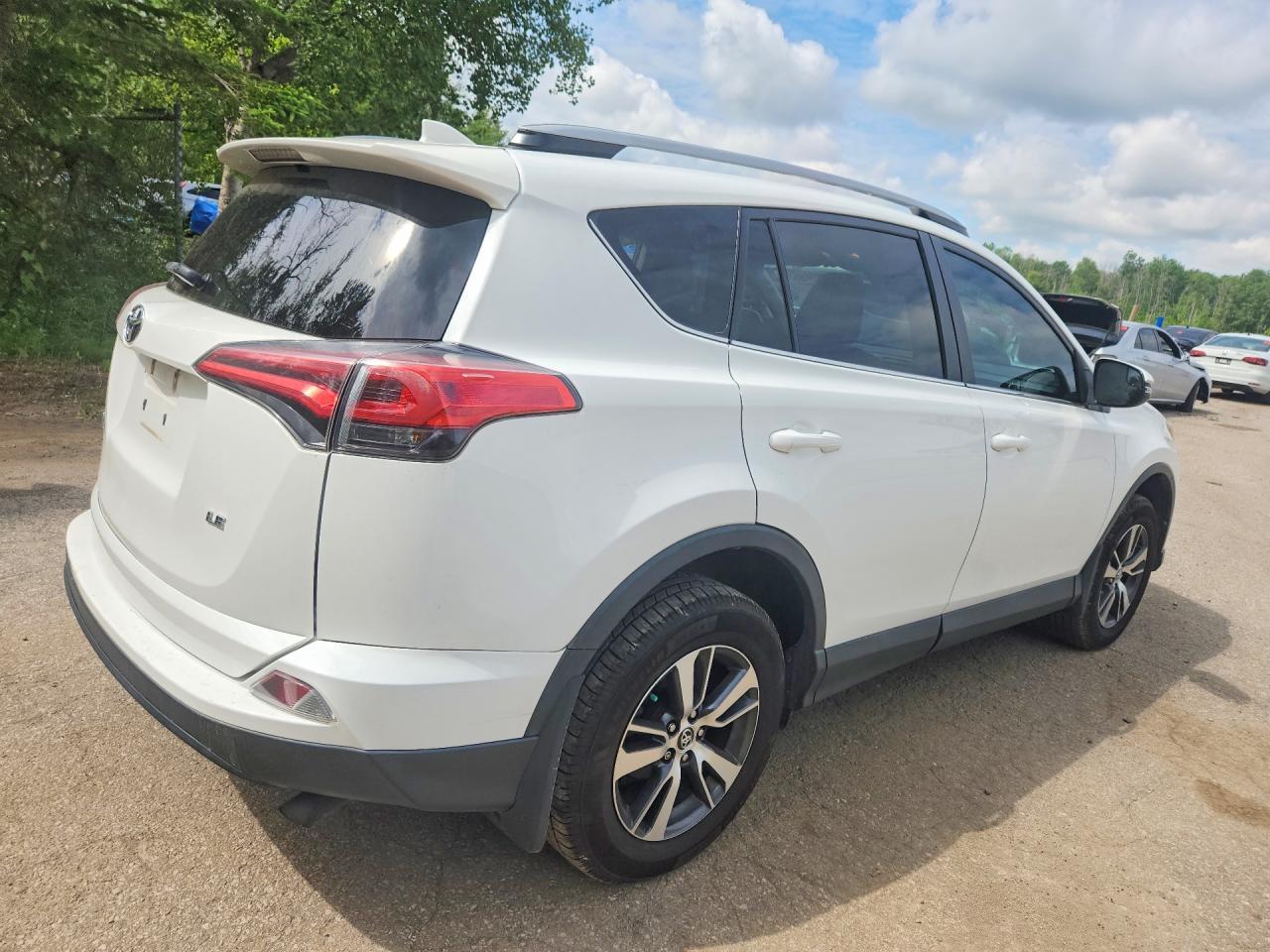 2018 Toyota Rav4 Le - zdjęcie 3