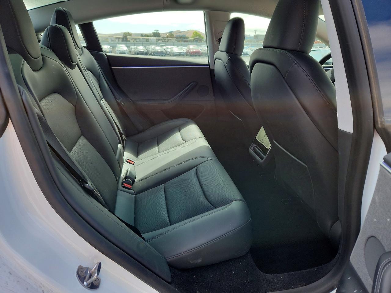 2025 Tesla Model 3 - zdjęcie 10