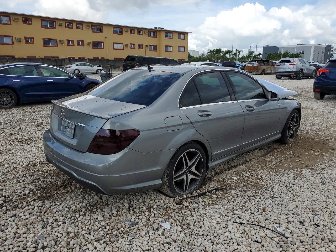 2014 Mercedes-Benz C 250 - zdjęcie 3