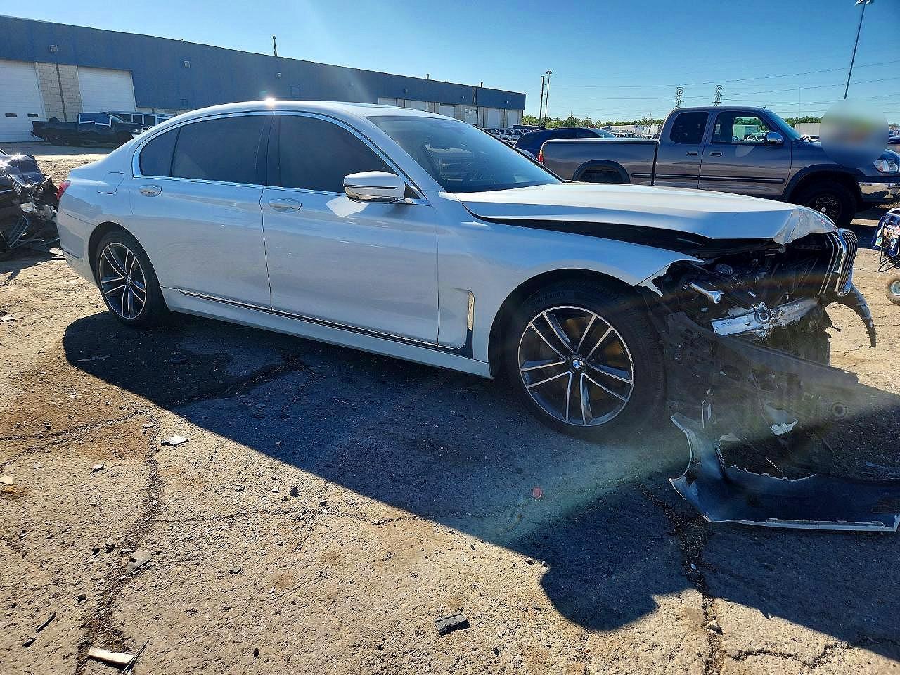 2021 BMW 750 Xi - zdjęcie 4