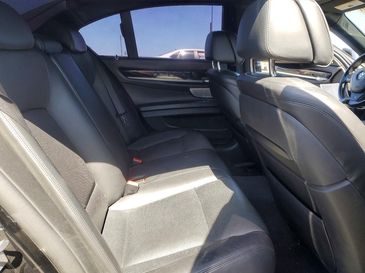 2015 BMW 750 I - zdjęcie 10
